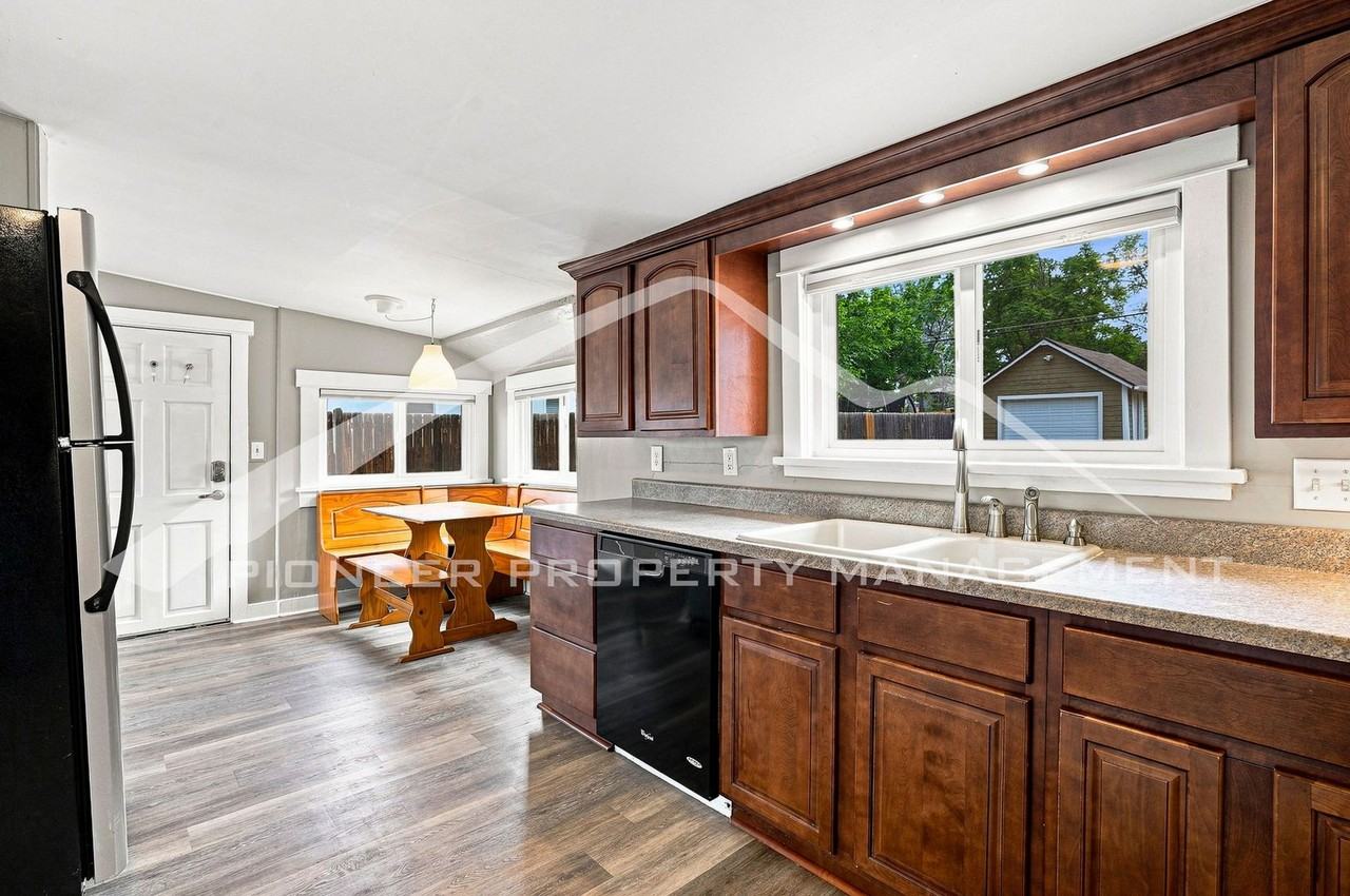 3166 W Walsh Pl - Photo 7 of 22