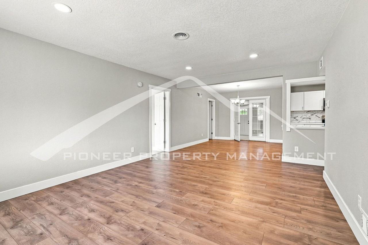 1235 Scranton St - Photo 4 of 27