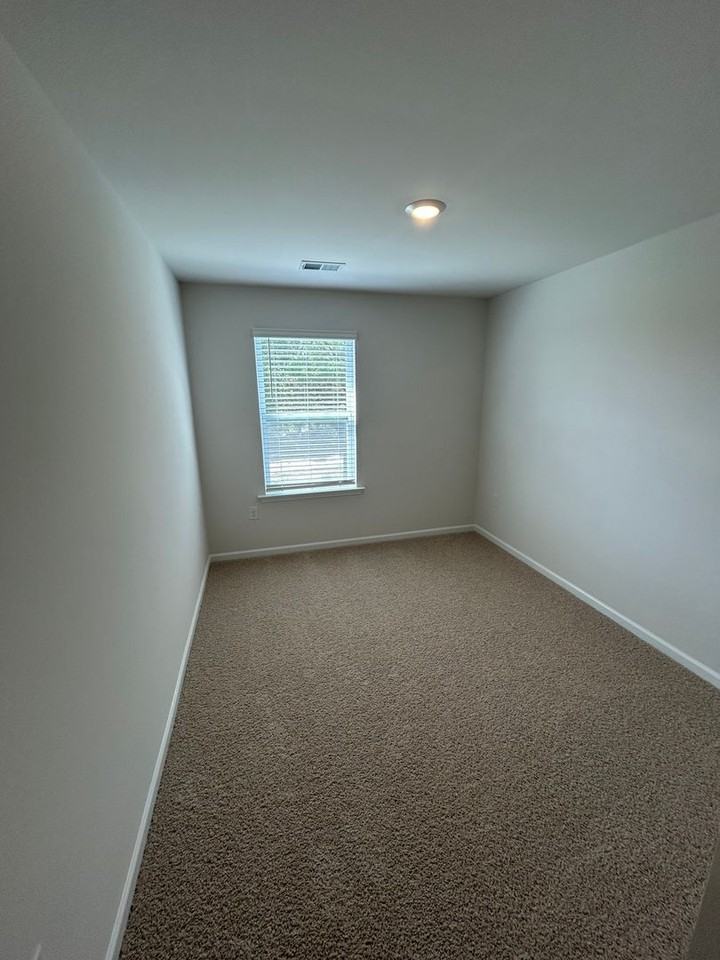 413 413 Silicon Drive  - 413 Silicon Drive - Photo 2 of 17