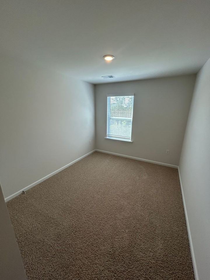 413 413 Silicon Drive  - 413 Silicon Drive - Photo 3 of 17