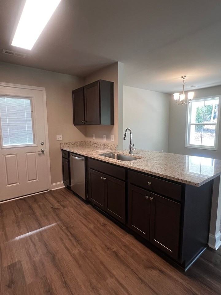 200 Sammons Rd - Photo 2 of 10