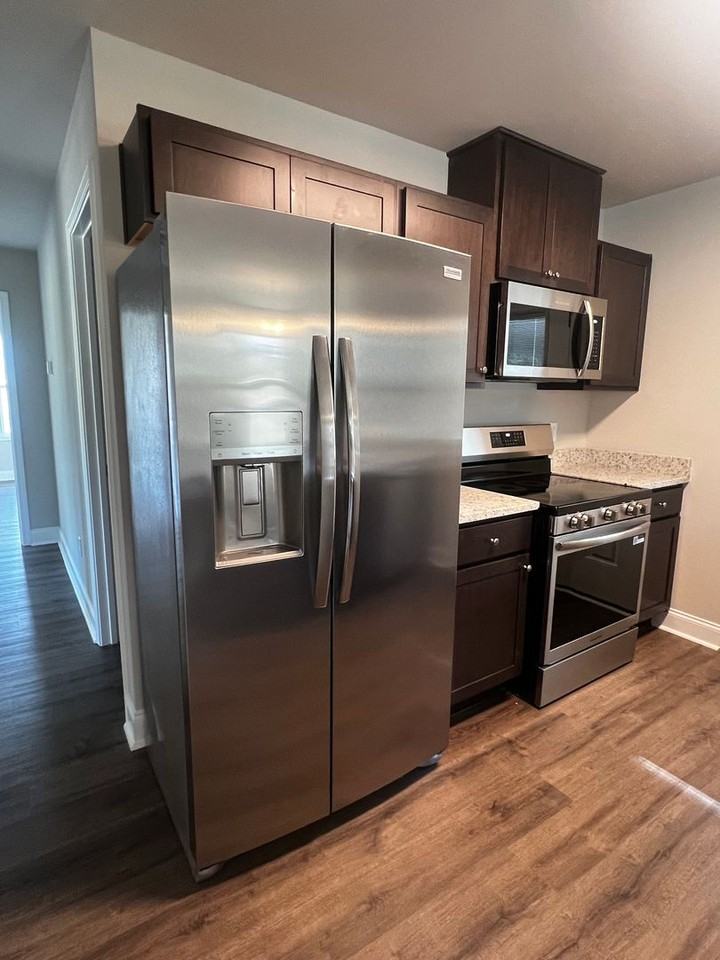200 Sammons Rd - Photo 3 of 10