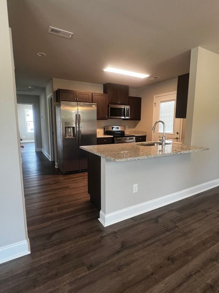 200 Sammons Rd - Photo 5 of 10