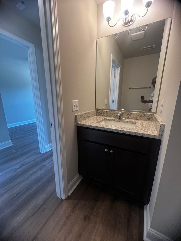 202 Sammons Rd - Photo 5 of 27