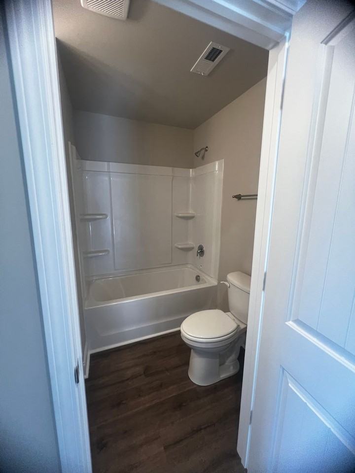 202 Sammons Rd - Photo 7 of 27