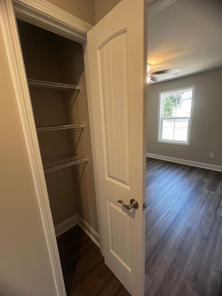 204 Sammons Rd - Photo 5 of 10