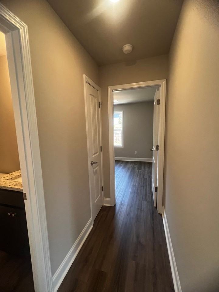 204 Sammons Rd - Photo 6 of 10
