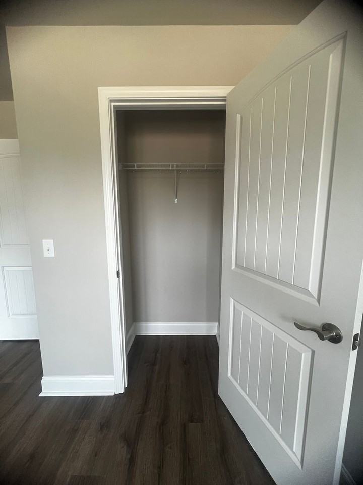 206 Sammons Rd - Photo 4 of 28