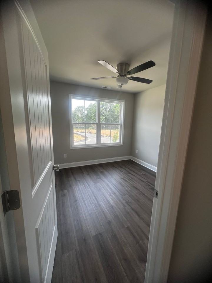 206 Sammons Rd - Photo 7 of 28