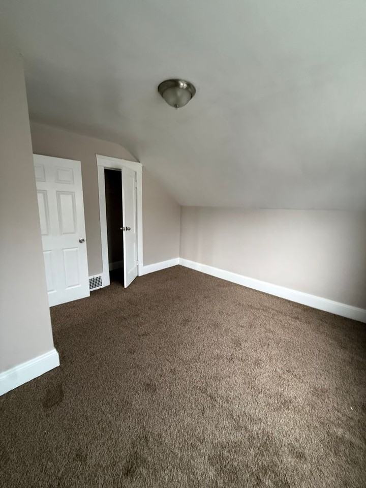13810 Bartlett Ave - Photo 7 of 8