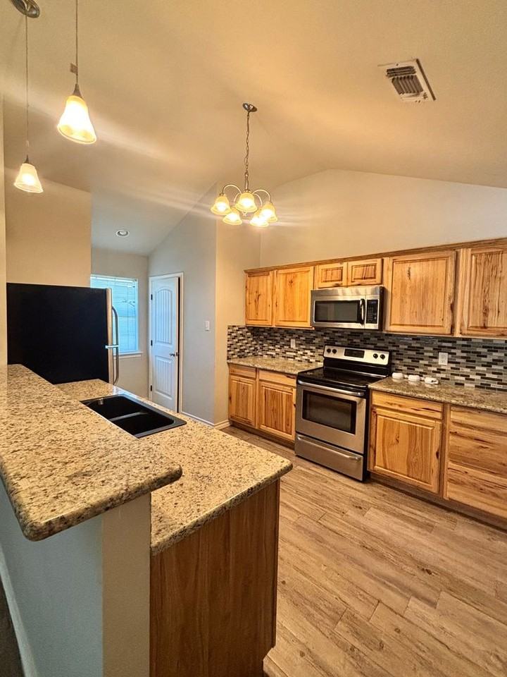 2213 Johnson Ave - Photo 3 of 11