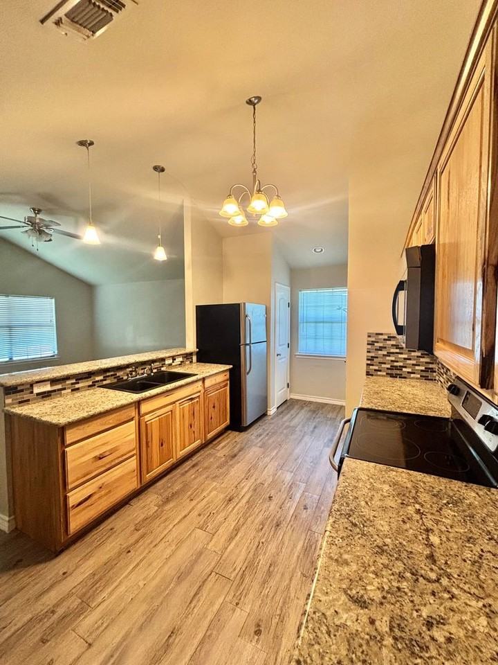 2213 Johnson Ave - Photo 4 of 11