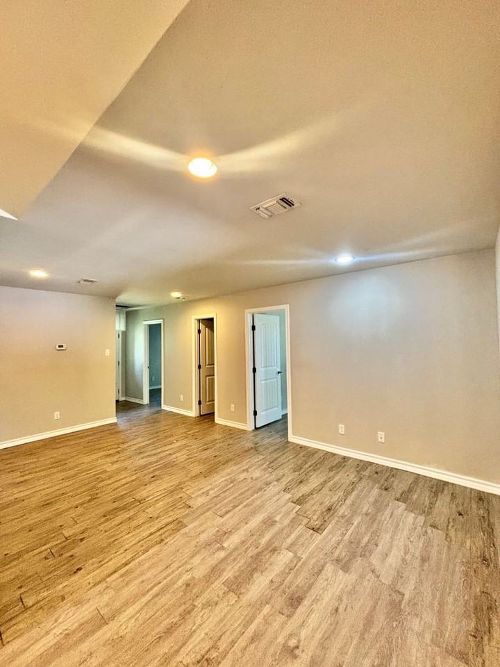 2213 Johnson Ave - Photo 5 of 11