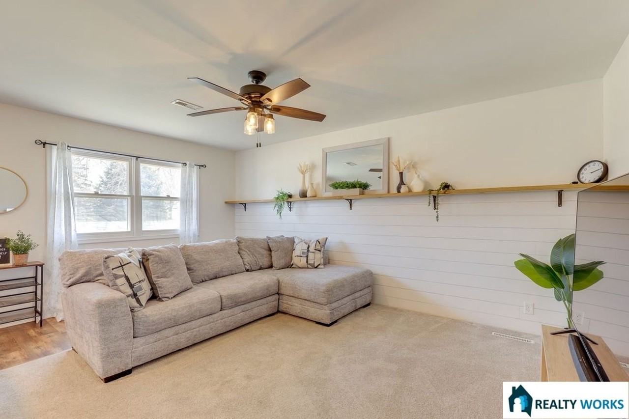 5206 Melrose Ave - Photo 2 of 26