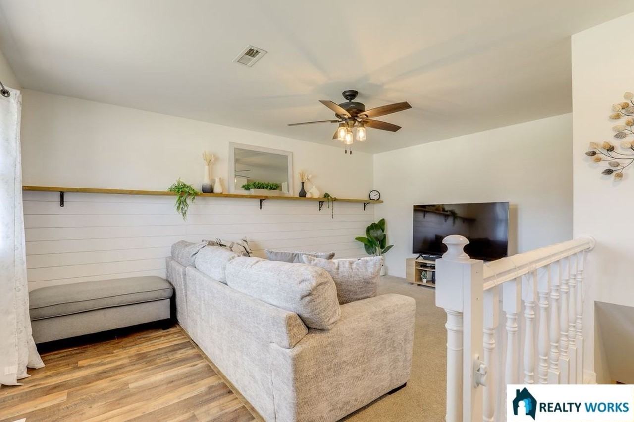 5206 Melrose Ave - Photo 3 of 26