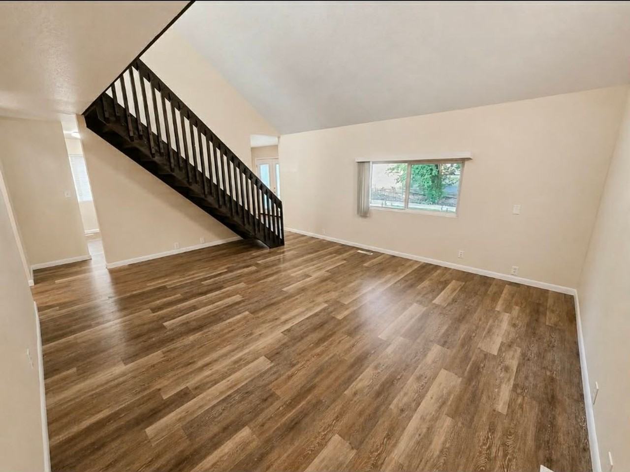 2532 W 3rd St - Photo 4 of 16