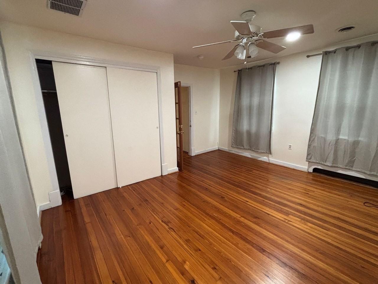 1421 Sulphur Spring Rd - Photo 3 of 7