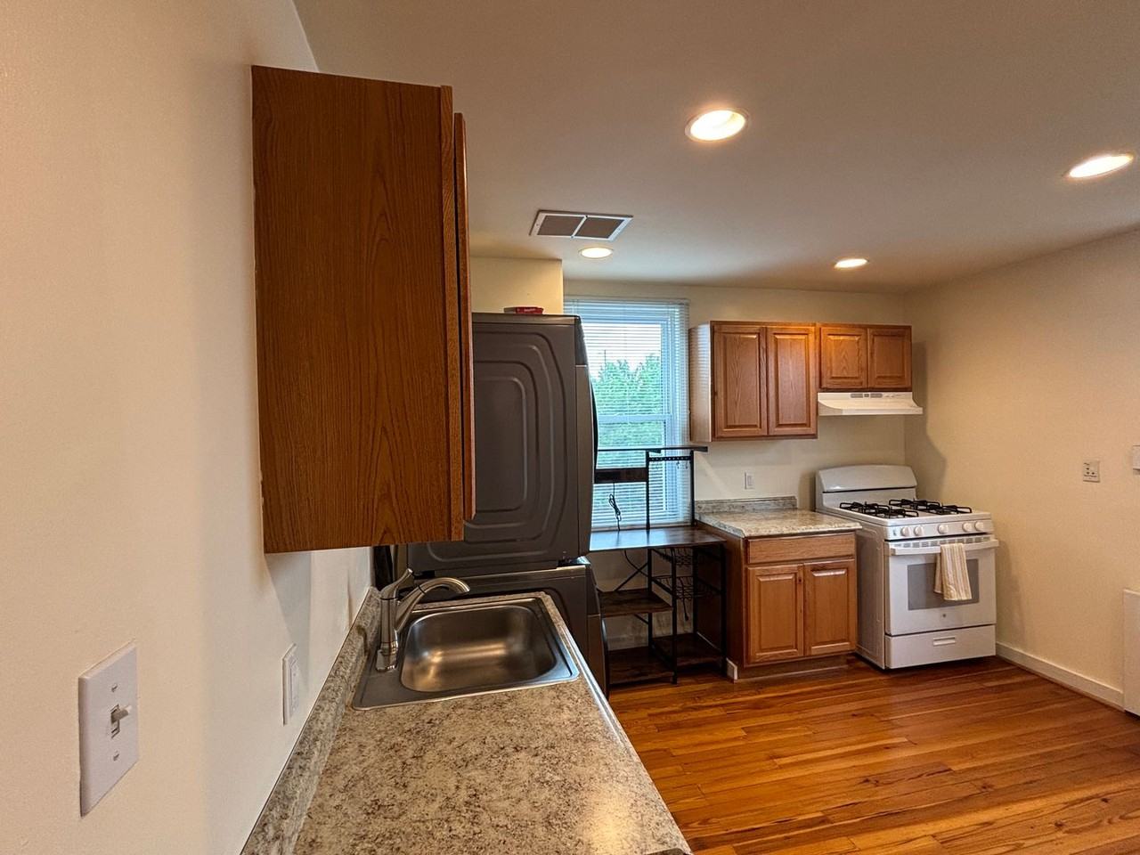 1421 Sulphur Spring Rd - Photo 4 of 7