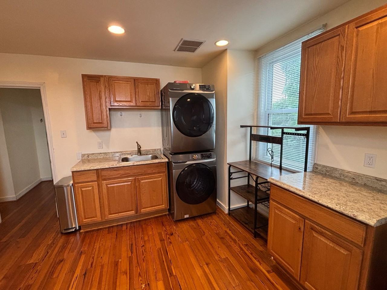 1421 Sulphur Spring Rd - Photo 5 of 7