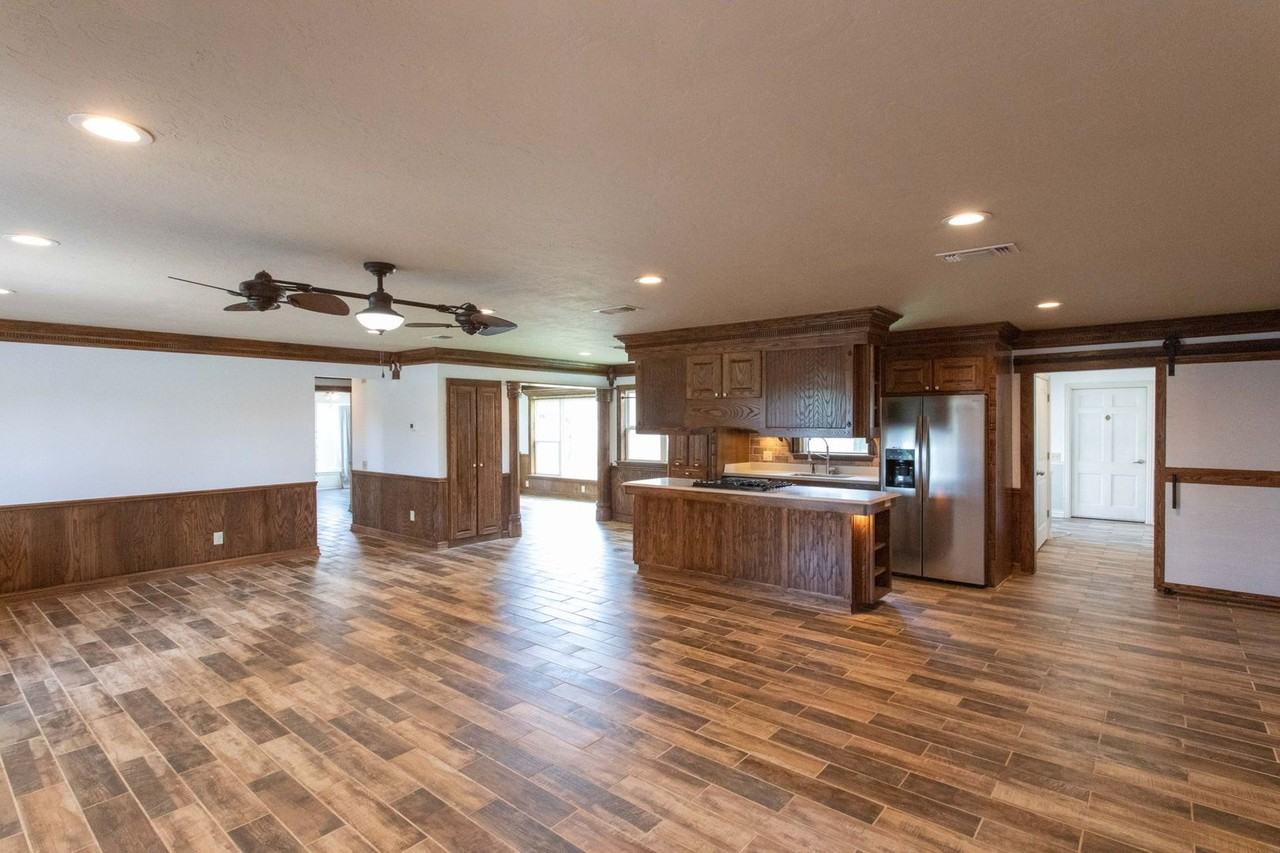 1803 Midwestern Pkwy - Photo 3 of 34