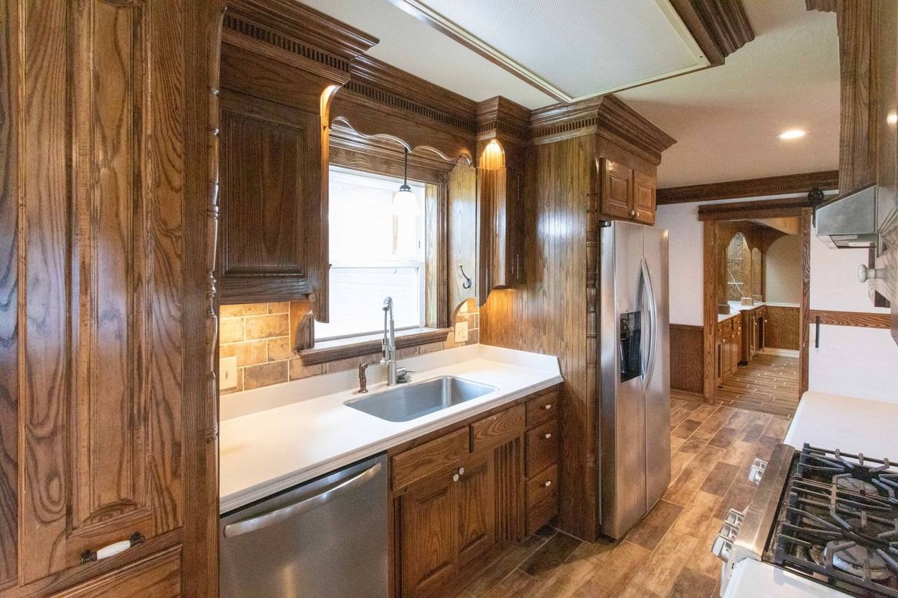 1803 Midwestern Pkwy - Photo 7 of 34