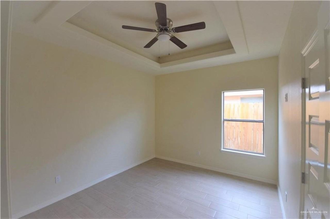 1217 Upas Dr - Photo 4 of 7