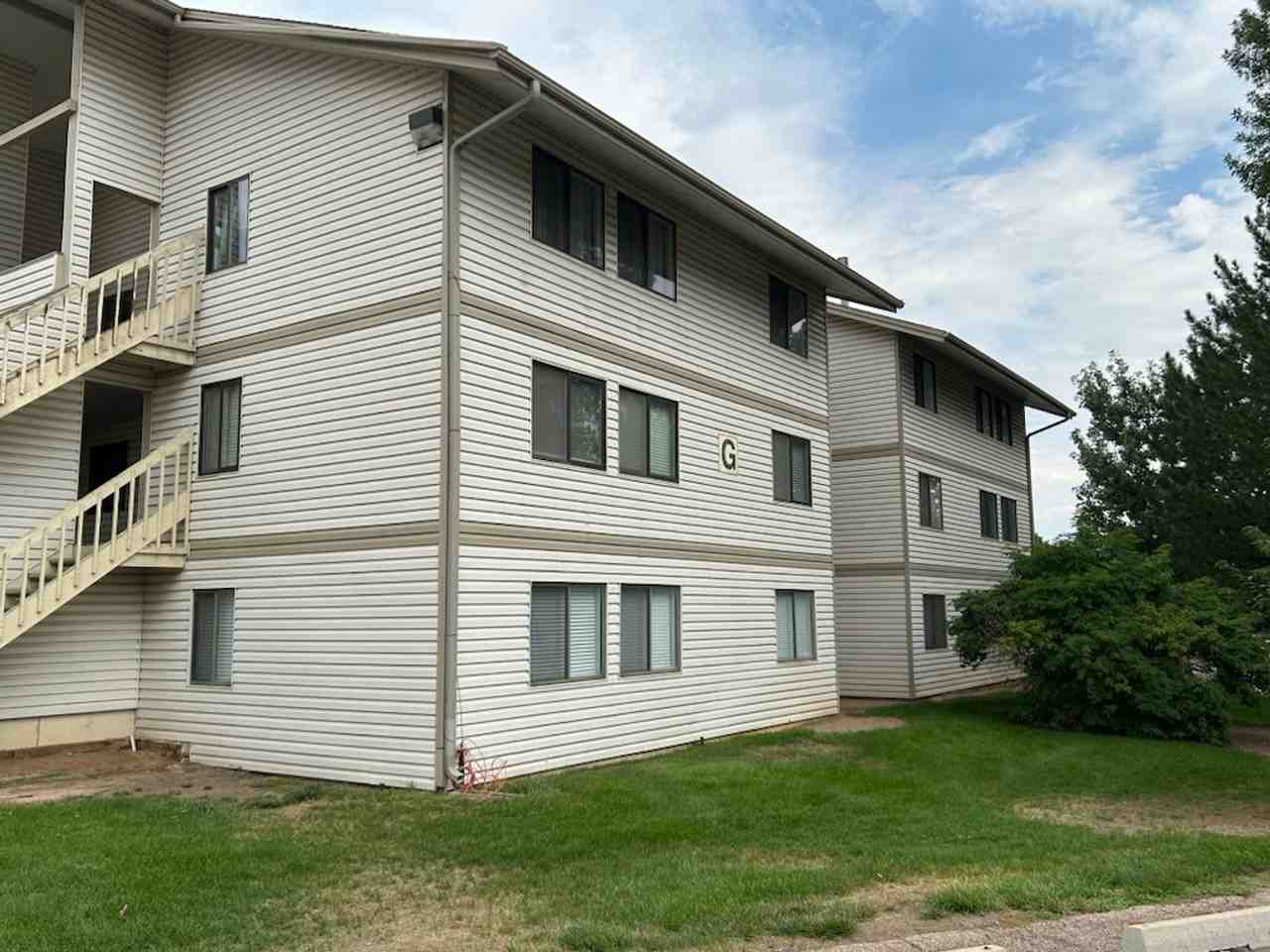 1705 Heatheridge Rd - Photo 2 of 7