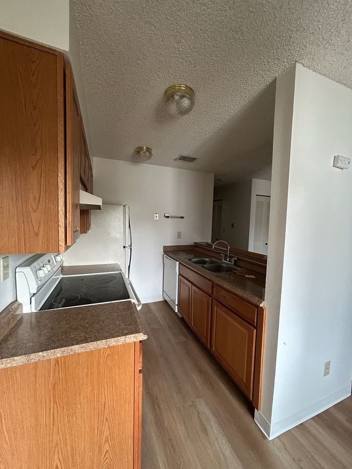 1705 Heatheridge Rd - Photo 6 of 7