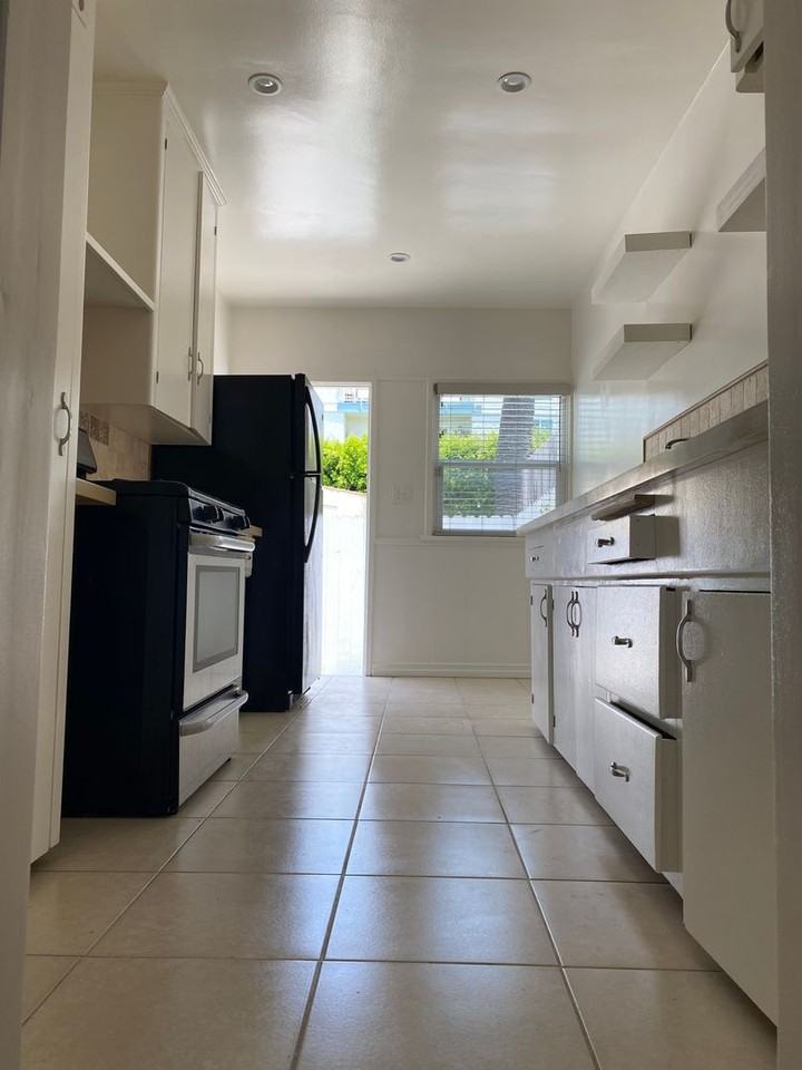 2406 Grandview Ave - Photo 4 of 14