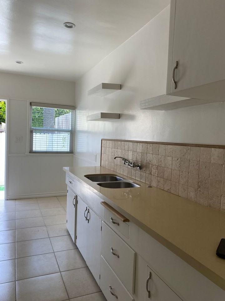 2406 Grandview Ave - Photo 6 of 14