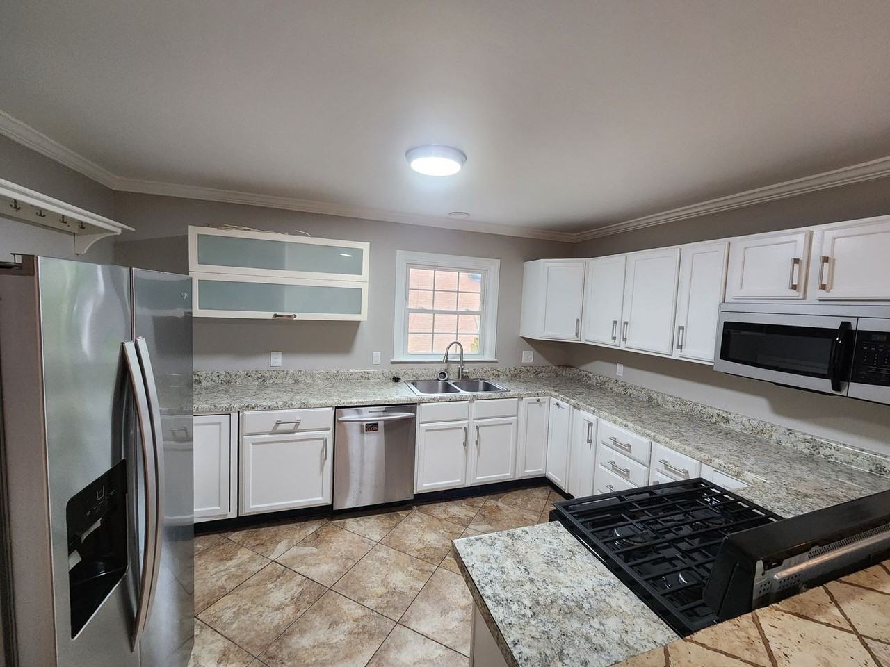 5530 Galway Dr - Photo 4 of 17