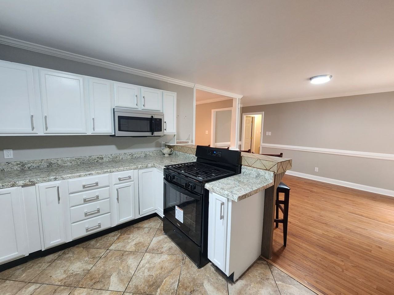 5530 Galway Dr - Photo 5 of 17