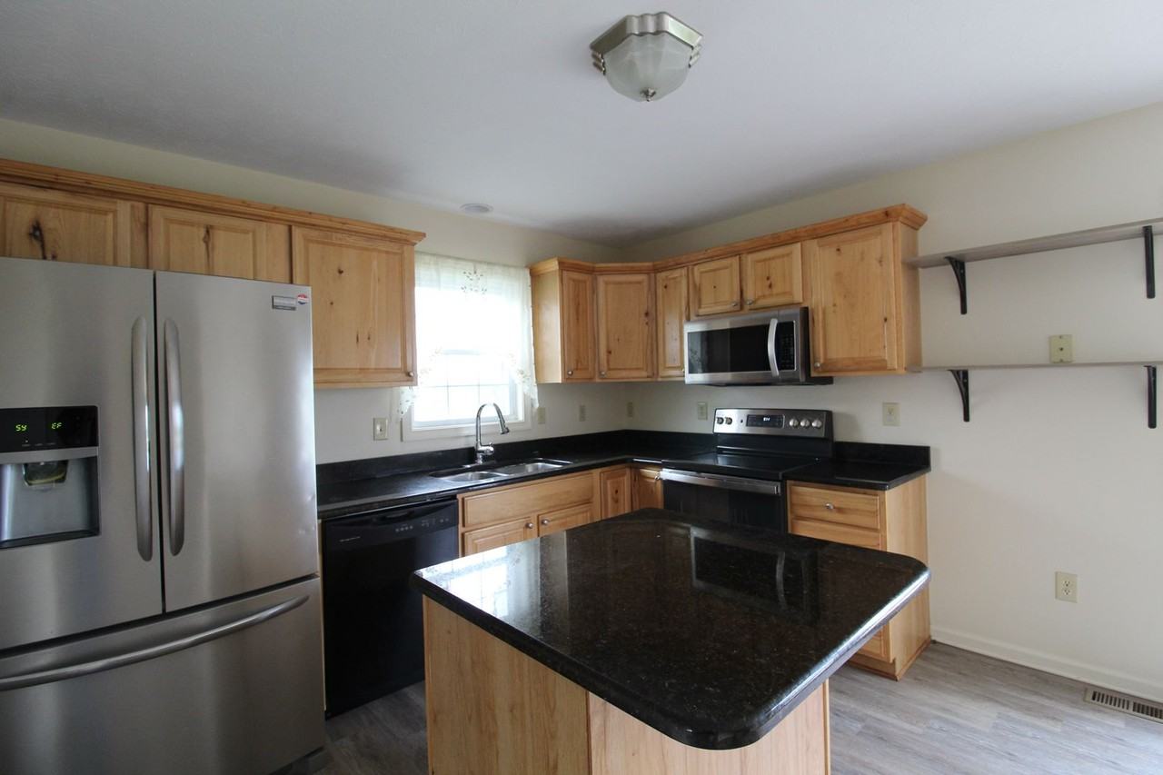 1311 Stonechris Dr - Photo 4 of 23