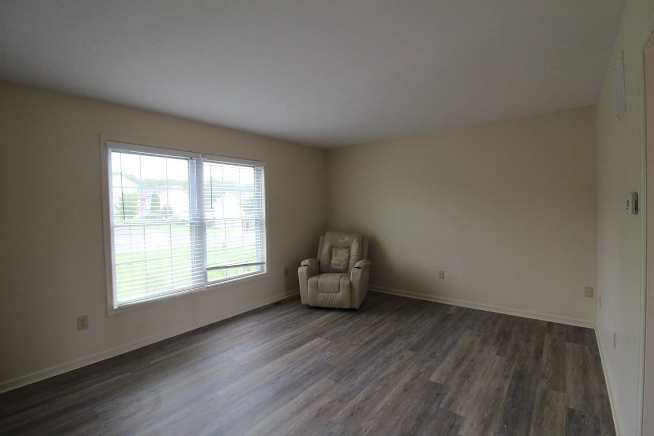1311 Stonechris Dr - Photo 7 of 23
