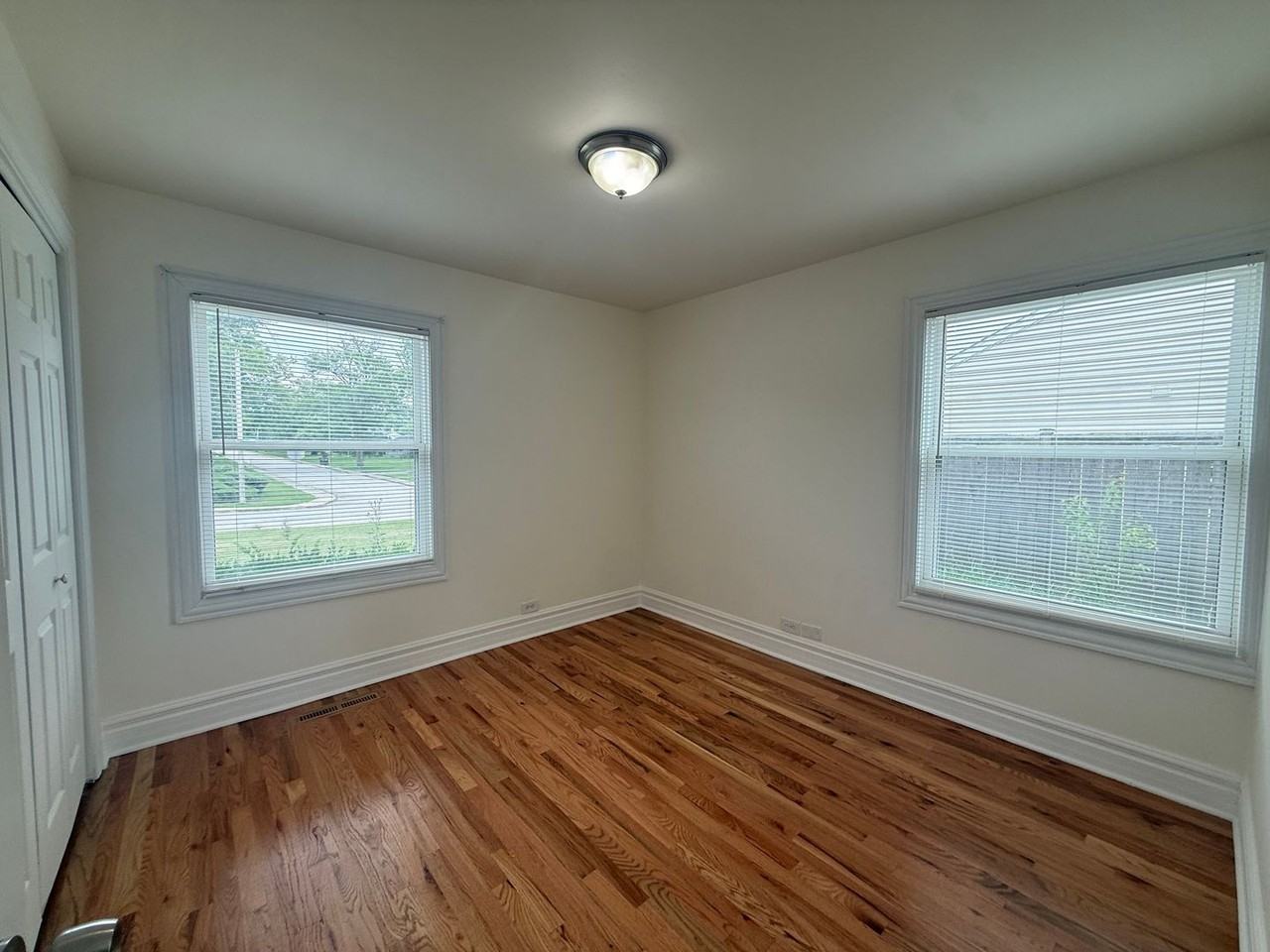 542 Cherry Ln - Photo 2 of 18