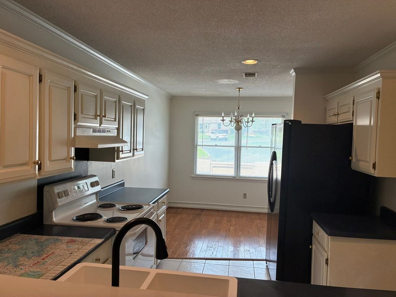 40 Boardwalk Ln - Photo 4 of 25