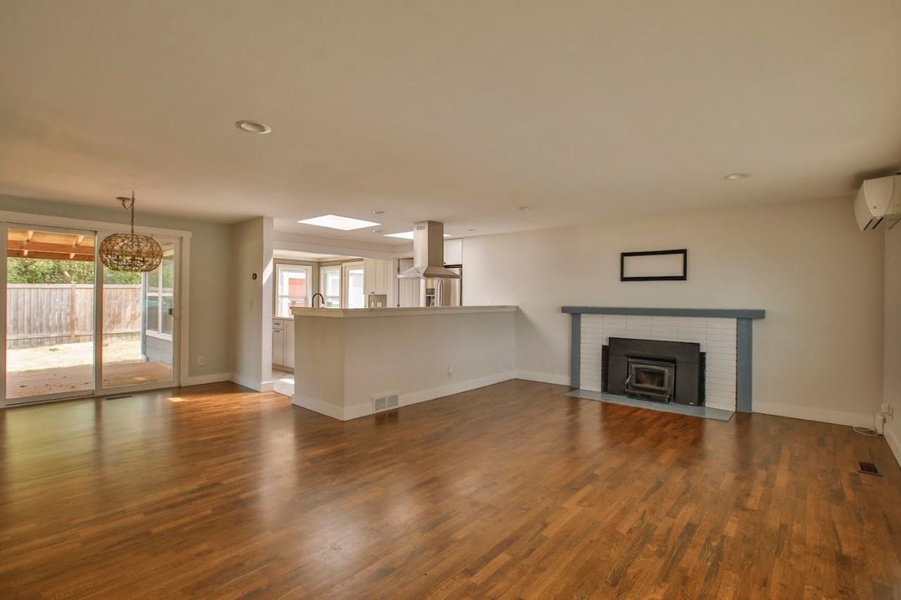 639 Ne Otis St - Photo 6 of 32