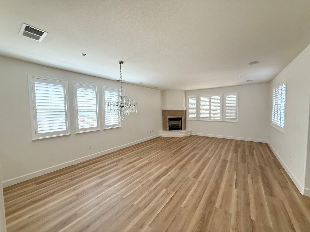 2327 Capistrello St - Photo 2 of 21