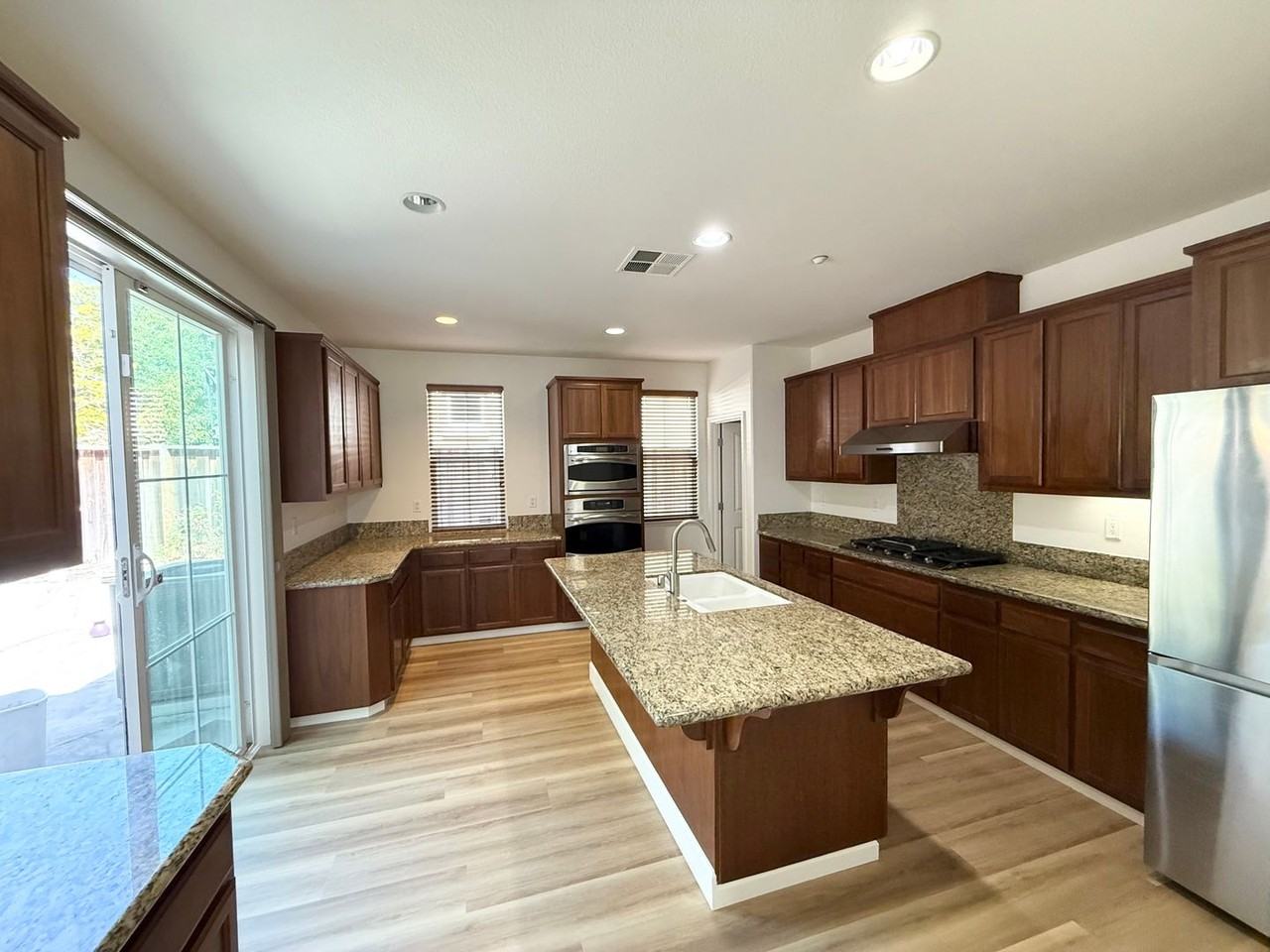 2327 Capistrello St - Photo 3 of 21
