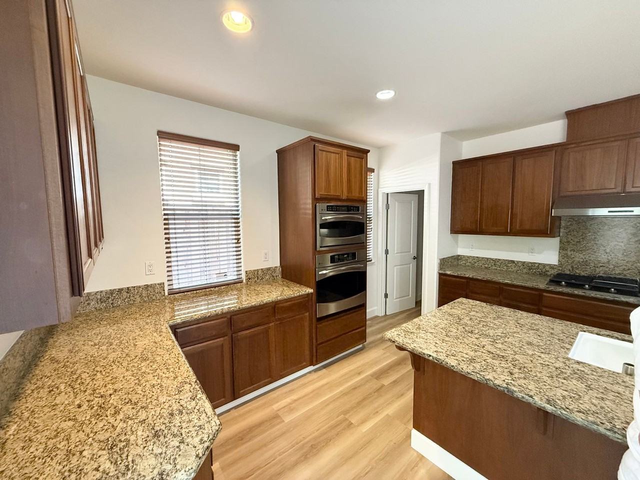 2327 Capistrello St - Photo 4 of 21