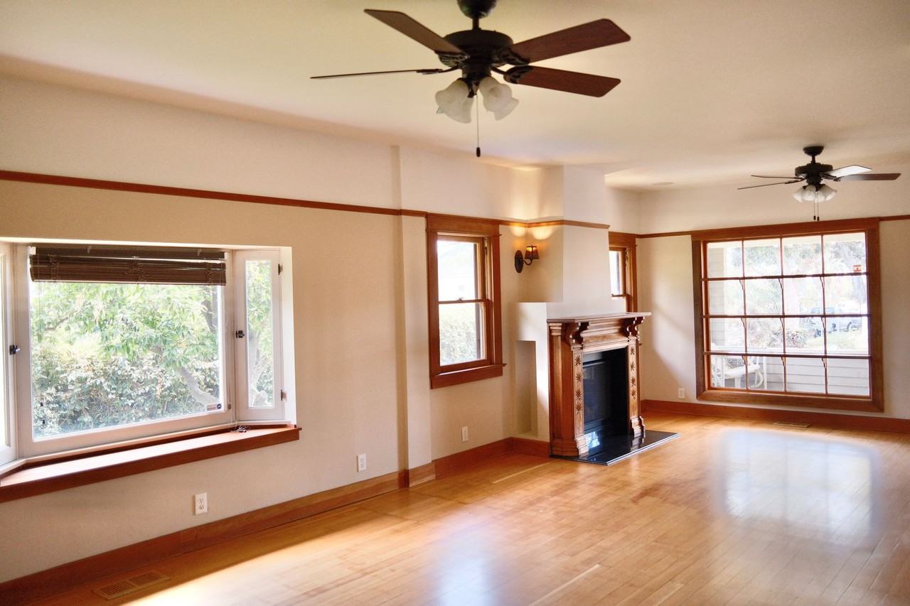 6433 Crescent St - Photo 4 of 35