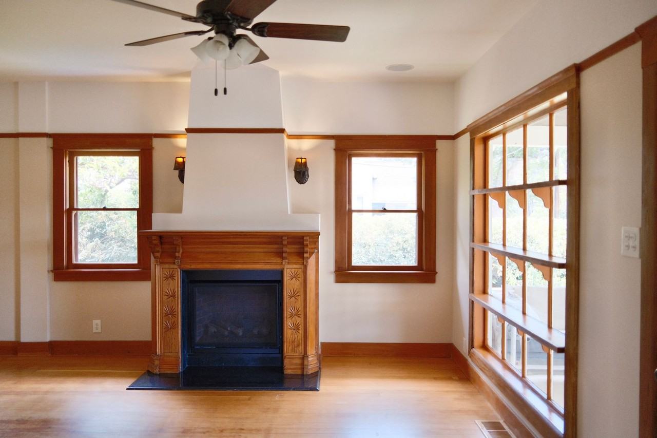 6433 Crescent St - Photo 5 of 35