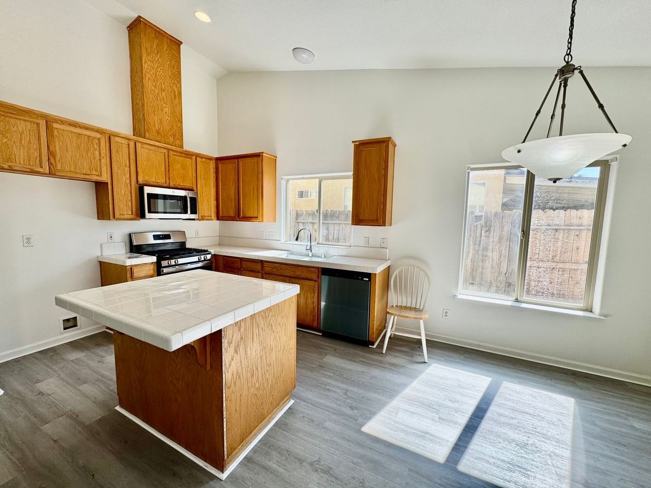 528 Burgundy St - Photo 4 of 13