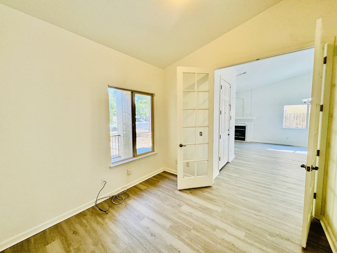528 Burgundy St - Photo 5 of 13