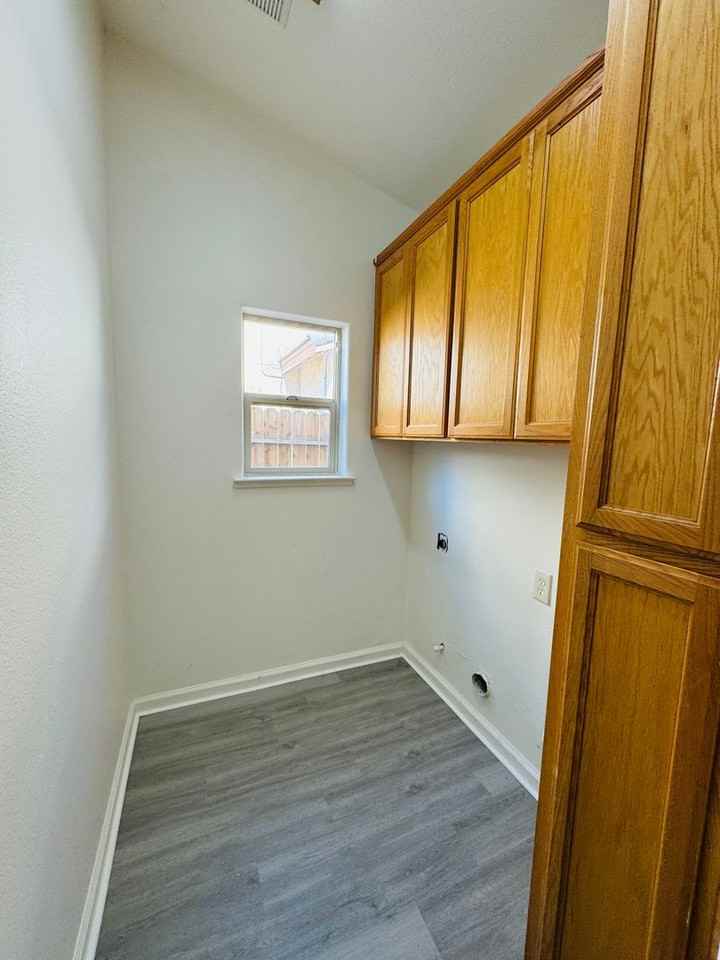 528 Burgundy St - Photo 7 of 13