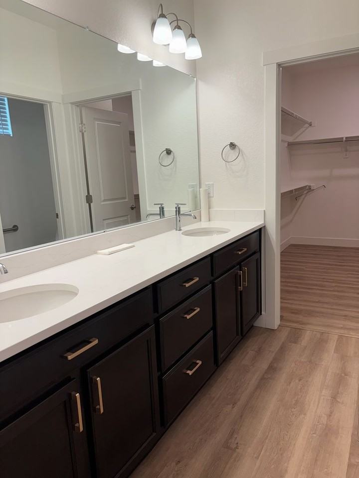 5063 Mckinnon Ct - Photo 6 of 11