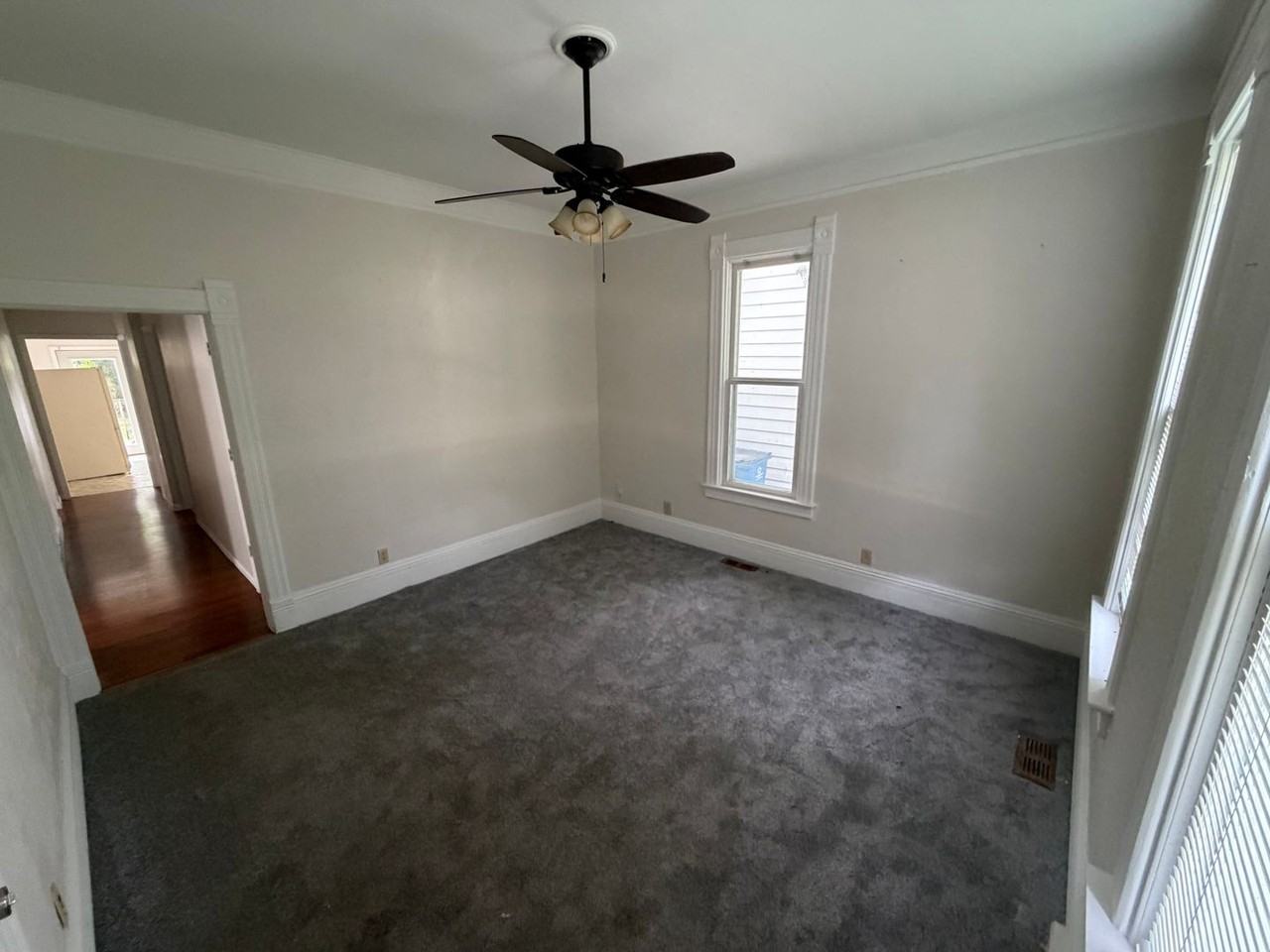 708 E Black Ave - Photo 2 of 7