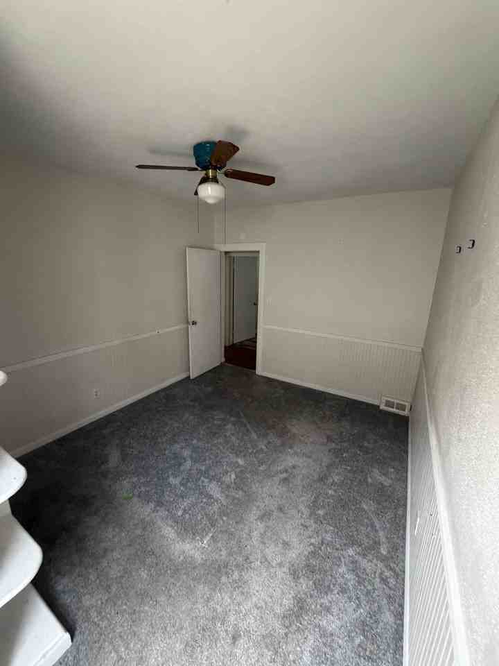 708 E Black Ave - Photo 4 of 7