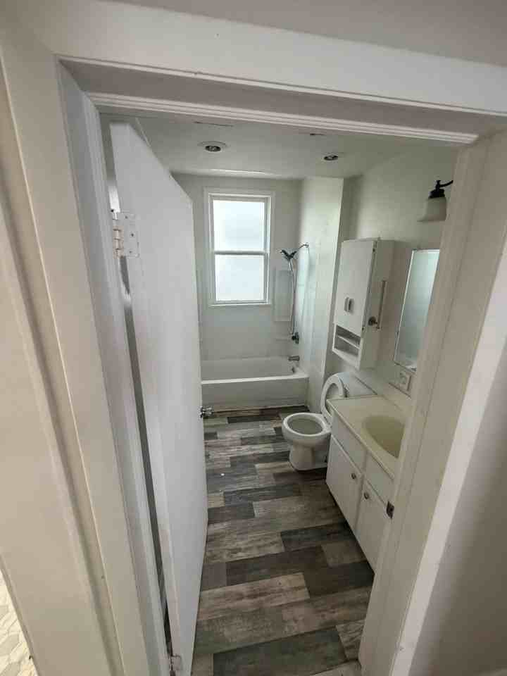 708 E Black Ave - Photo 5 of 7