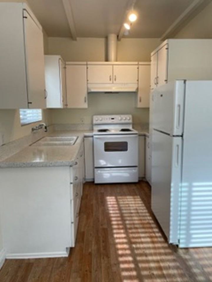 4286 3rd Ave - Photo 3 of 9